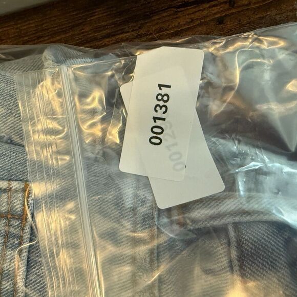 Billabong Women's Faded Denim Wash How Bout That Denim Shorts Size 26 - Picture 8 of 8